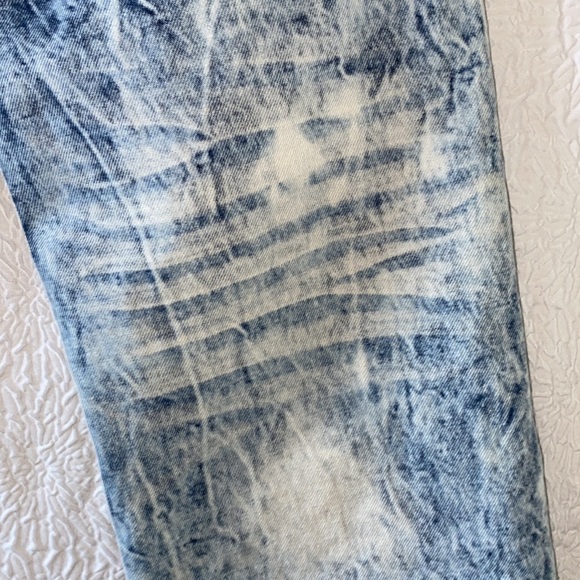 Brooklyn Xpress Clothing Co. Distressed Jeans - Picture 4 of 10